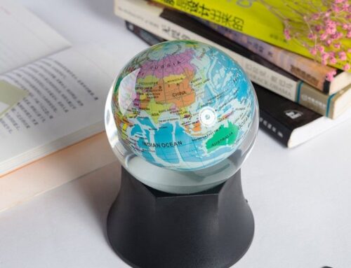 How Do Snow Globe Souvenirs Capture Memories?